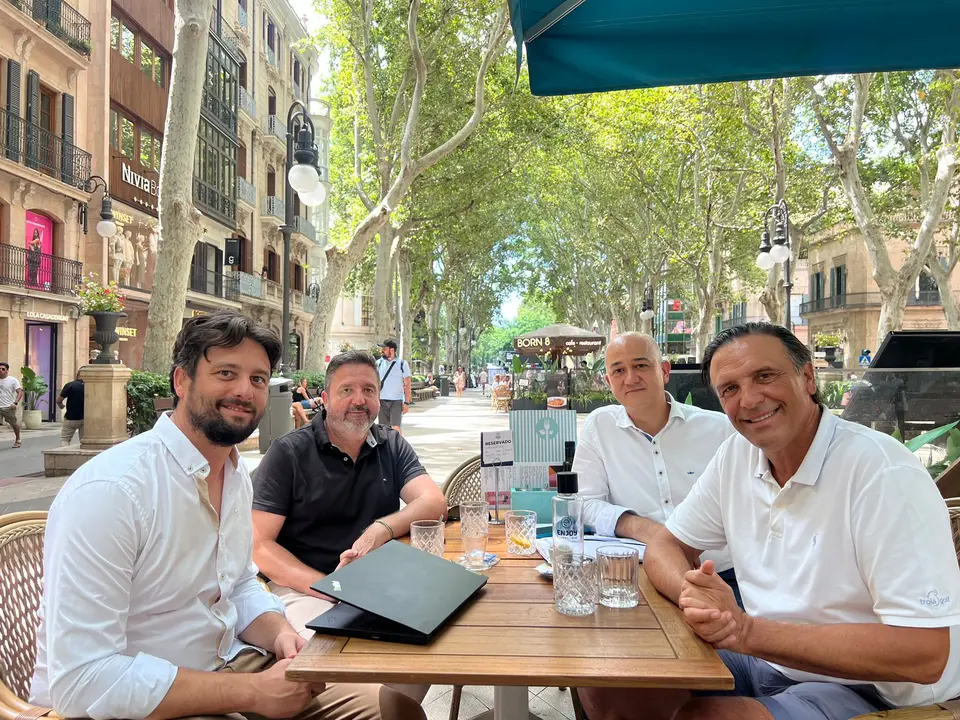 Liders d'El Pi-Proposta per les Illes reunits amb el president de CAEB Restauraci&oacute;.