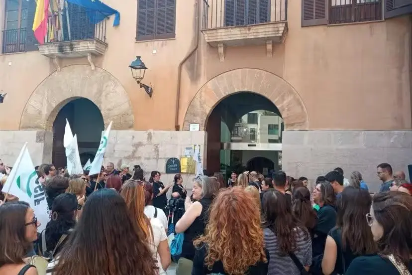 Movilizaciones de hace unos dias frente a la conselleria de Afers Socials.