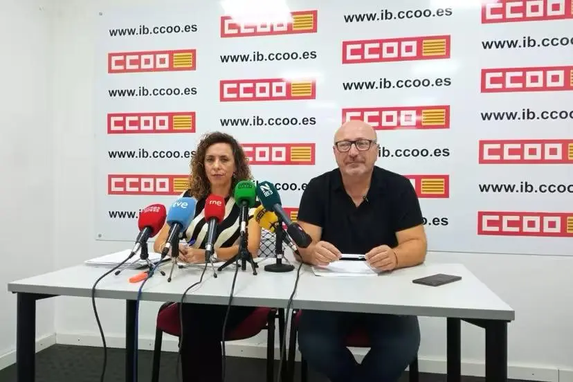 La secretaria de Modelo econ&oacute;mico, empleo y transiciones de CCOO, Mari&agrave;ngels Aguil&oacute;, y el secretario general, Jos&eacute; Luis Garc&iacute;a.
