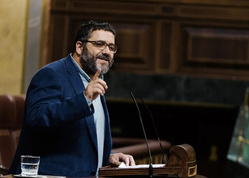 El diputado de Sumar Vicen&ccedil; Vidal, interviene durante una sesi&oacute;n plenaria, en el Congreso de los Diputados.