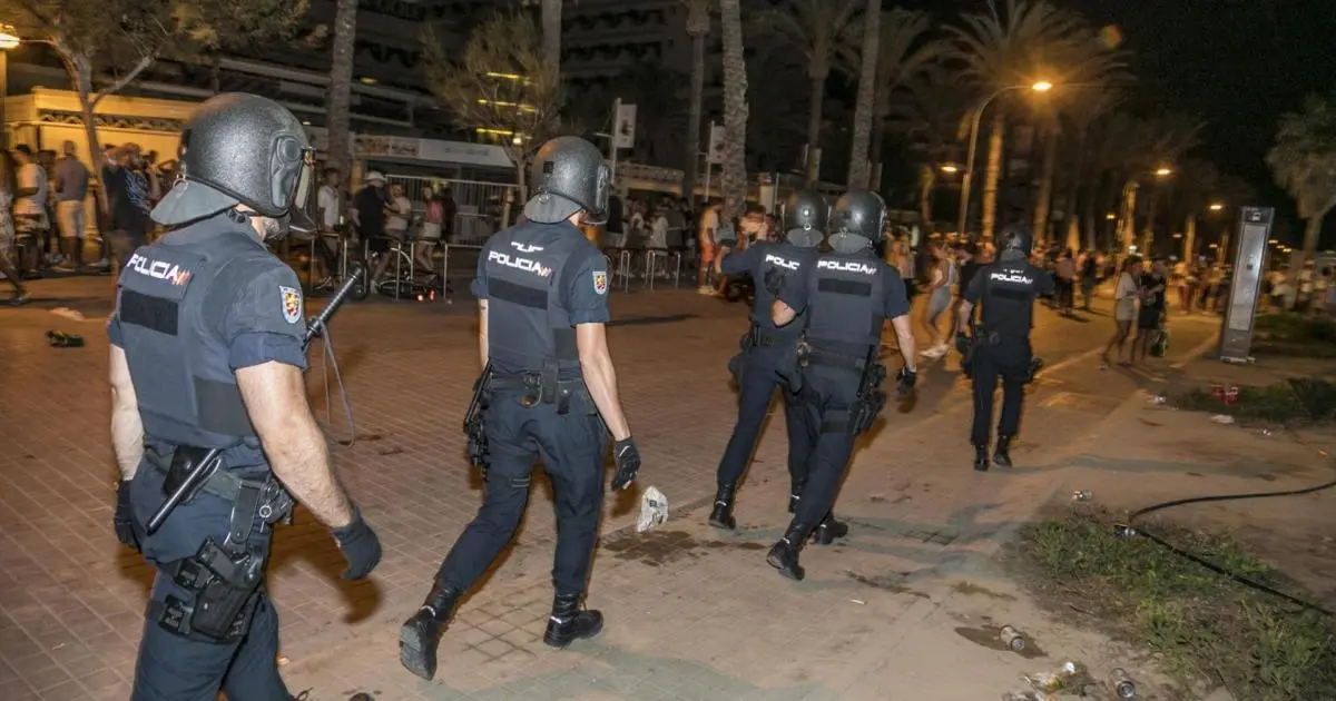 Intervenci&oacute;n de policias en playa de palma