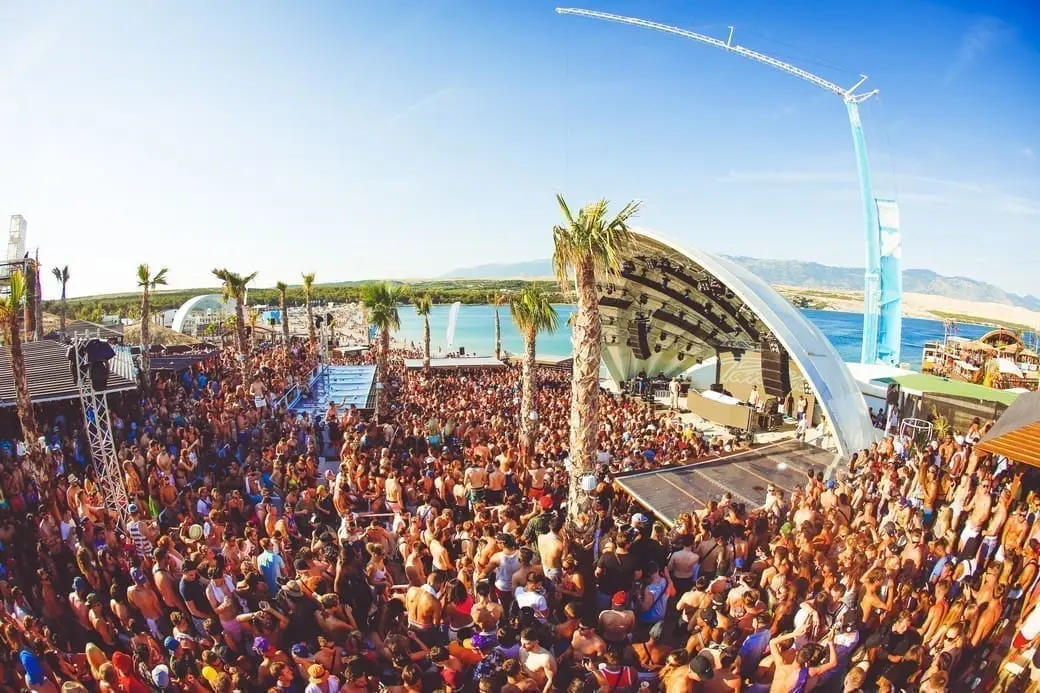 Club-Papaya-Partypeople