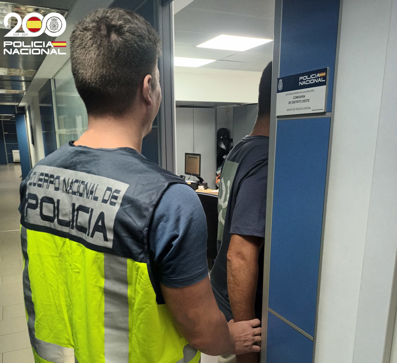 Agente de policia del Distrito Oeste