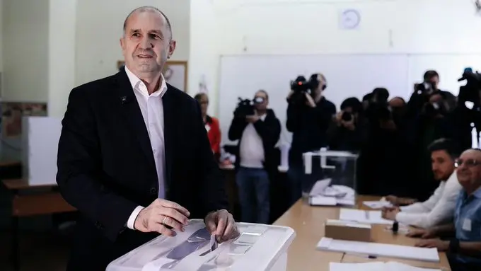 Radev votando