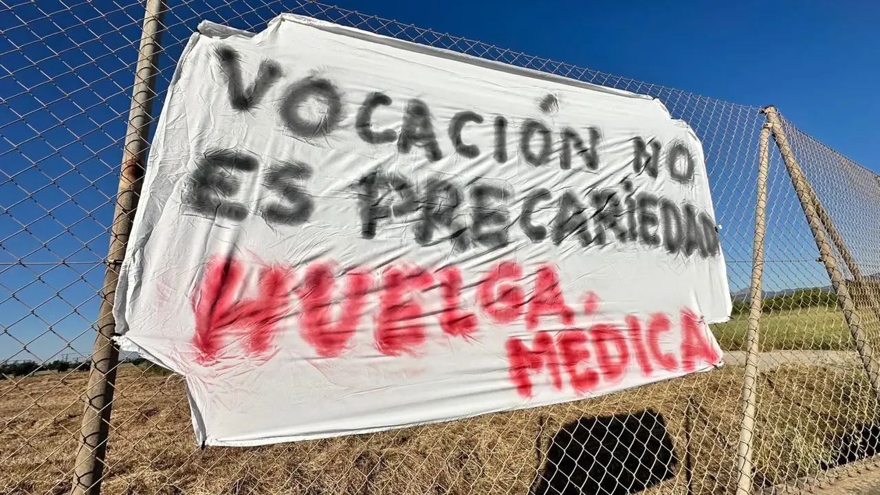 Cartel huelga en son Ll&agrave;tzer