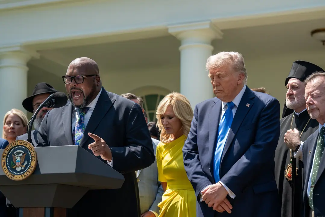 Trump rezando