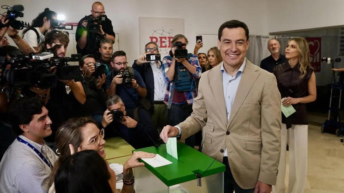 Moreno votando