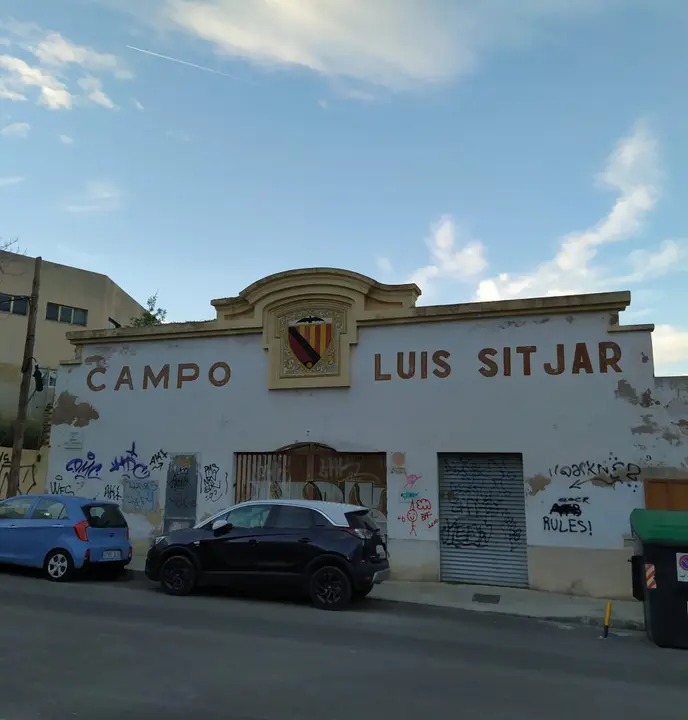 Fachada del antiguo Llu&iacute;s Sitjar