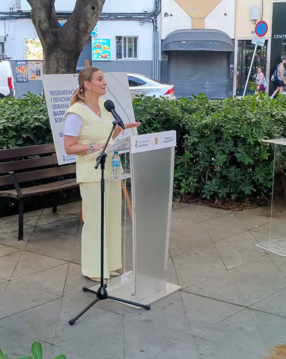 Marga Prohens presentando el proyecto en son Gotleu
