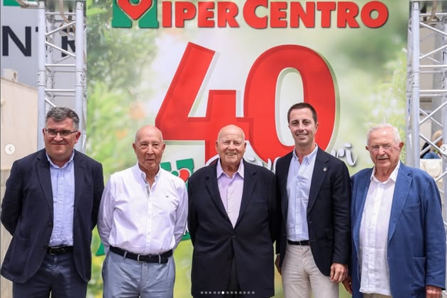 Conseller Simonet, president Galm&eacute;s y directivos de Hiper Centro