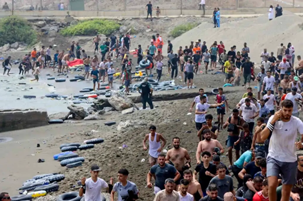 Avalancha migrantes en Ceuta