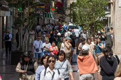 Turistas paseando por Palma.