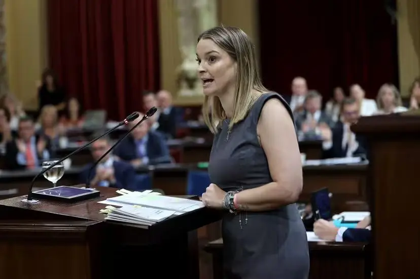 Marga Prohens, presidenta del Govern de les Illes Balears, en el Parlament.