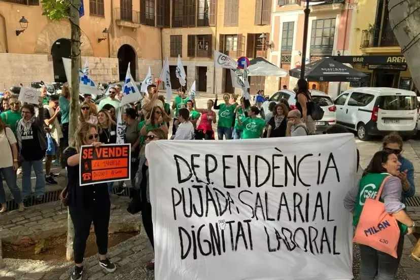Trabajadores de la Fundaci&oacute;n para la Depend&egrave;ncia empiezan una huelga indefinida.