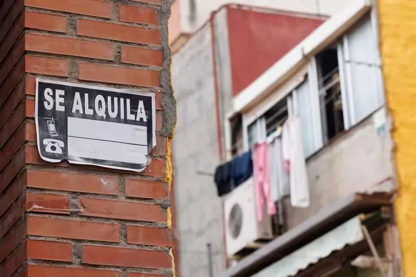 Cartel de se alquila.