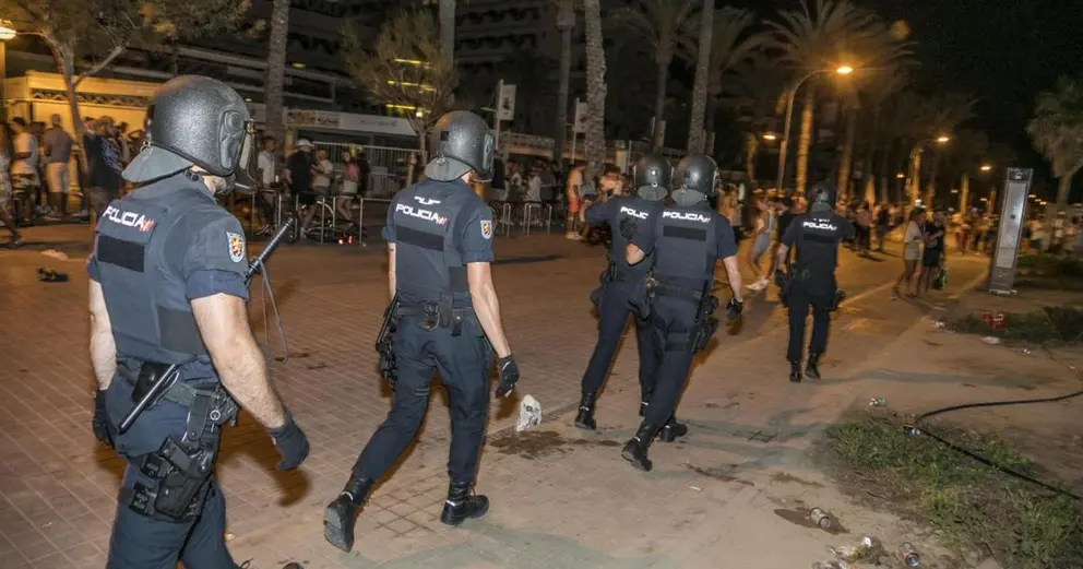 Intervenci&oacute;n de policias en playa de palma