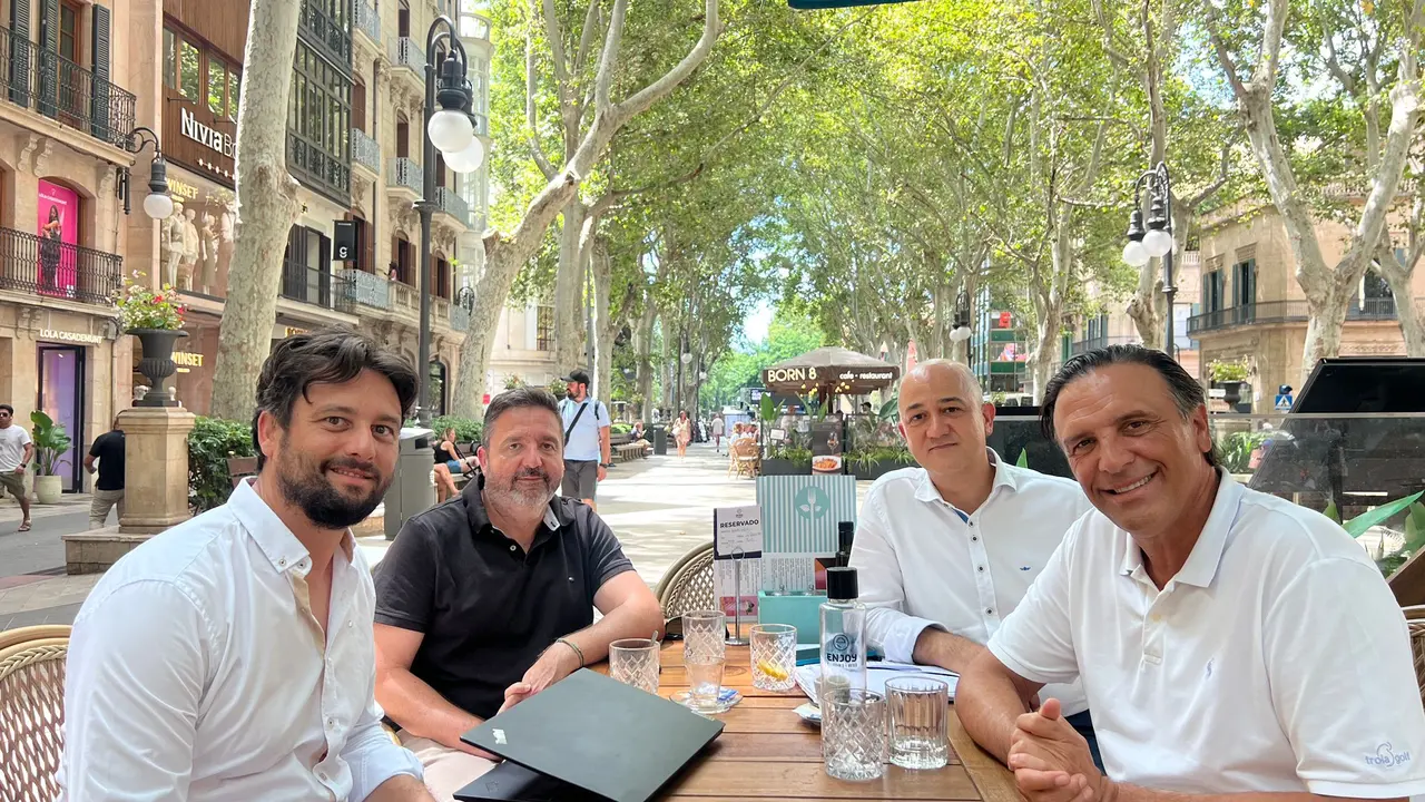 Liders d'El Pi-Proposta per les Illes reunits amb el president de CAEB Restauraci&oacute;.