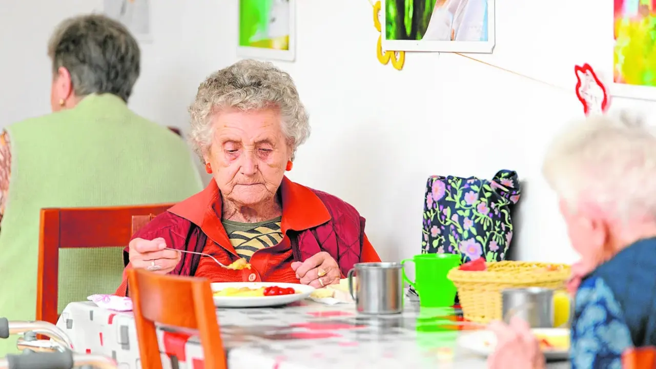 Un estudio revela desnutrici&oacute;n en el 90% de los usuarios de una residencia de personas mayores de Mallorca.