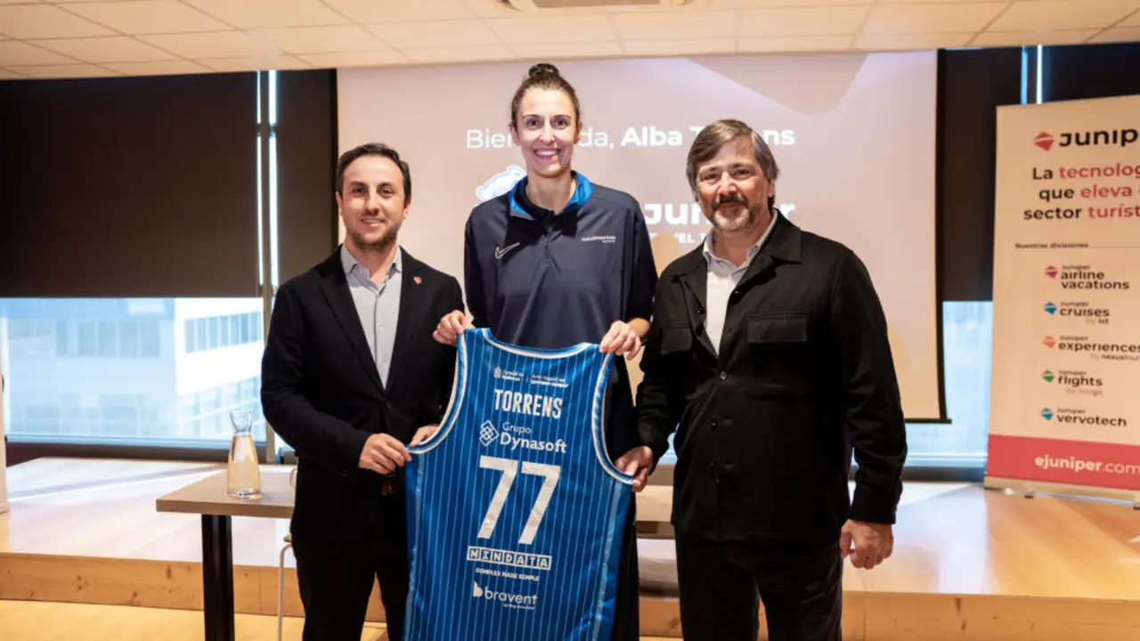 Presentaci&oacute;n de  Alba Torrens con el Azulmarino