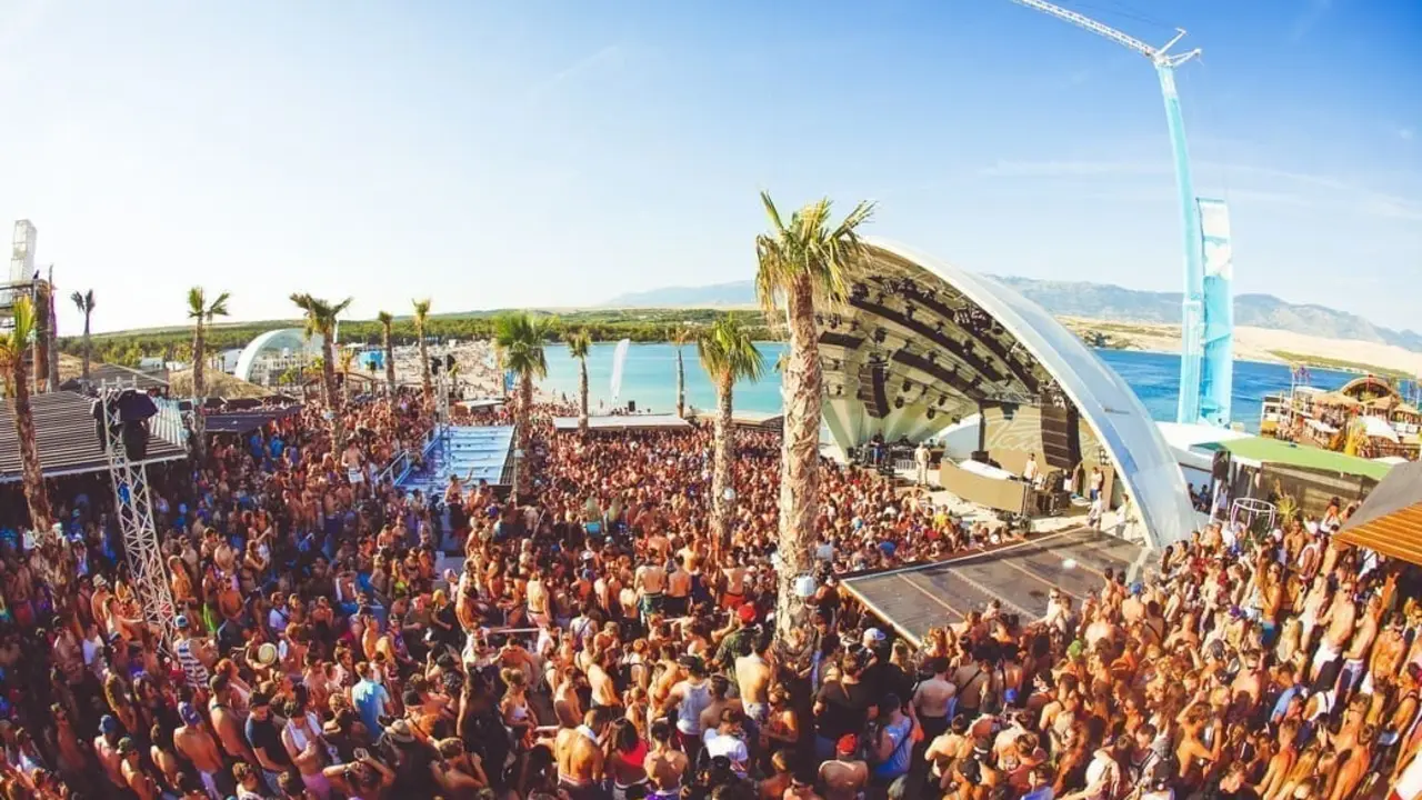 Club-Papaya-Partypeople