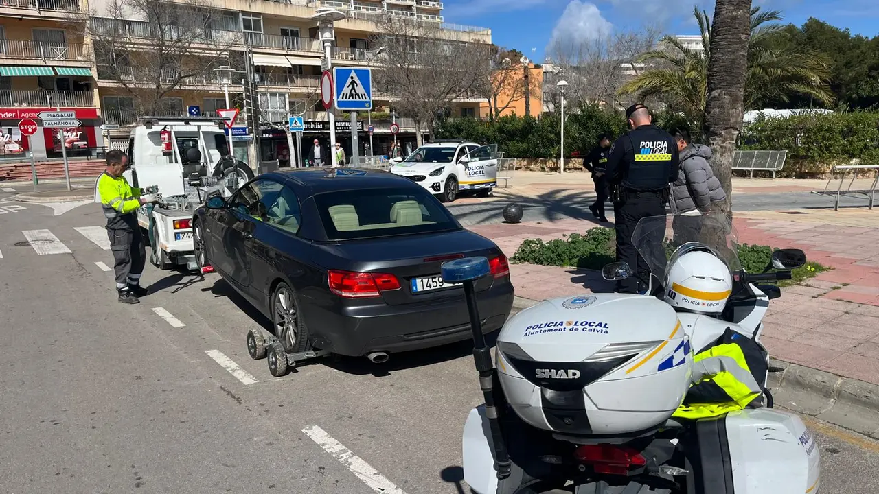 Vehiculo inmovilizado por la Policia Local
