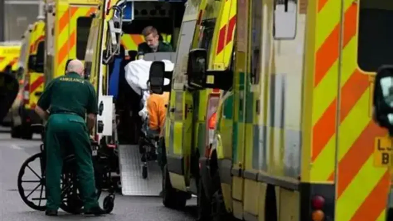 Ambulancia trasladando enfermos de meningitis