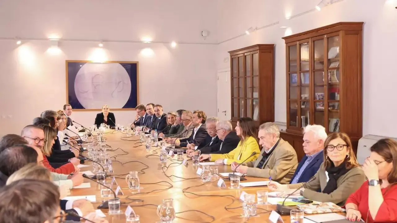 Marga Prohens presentando las medidas