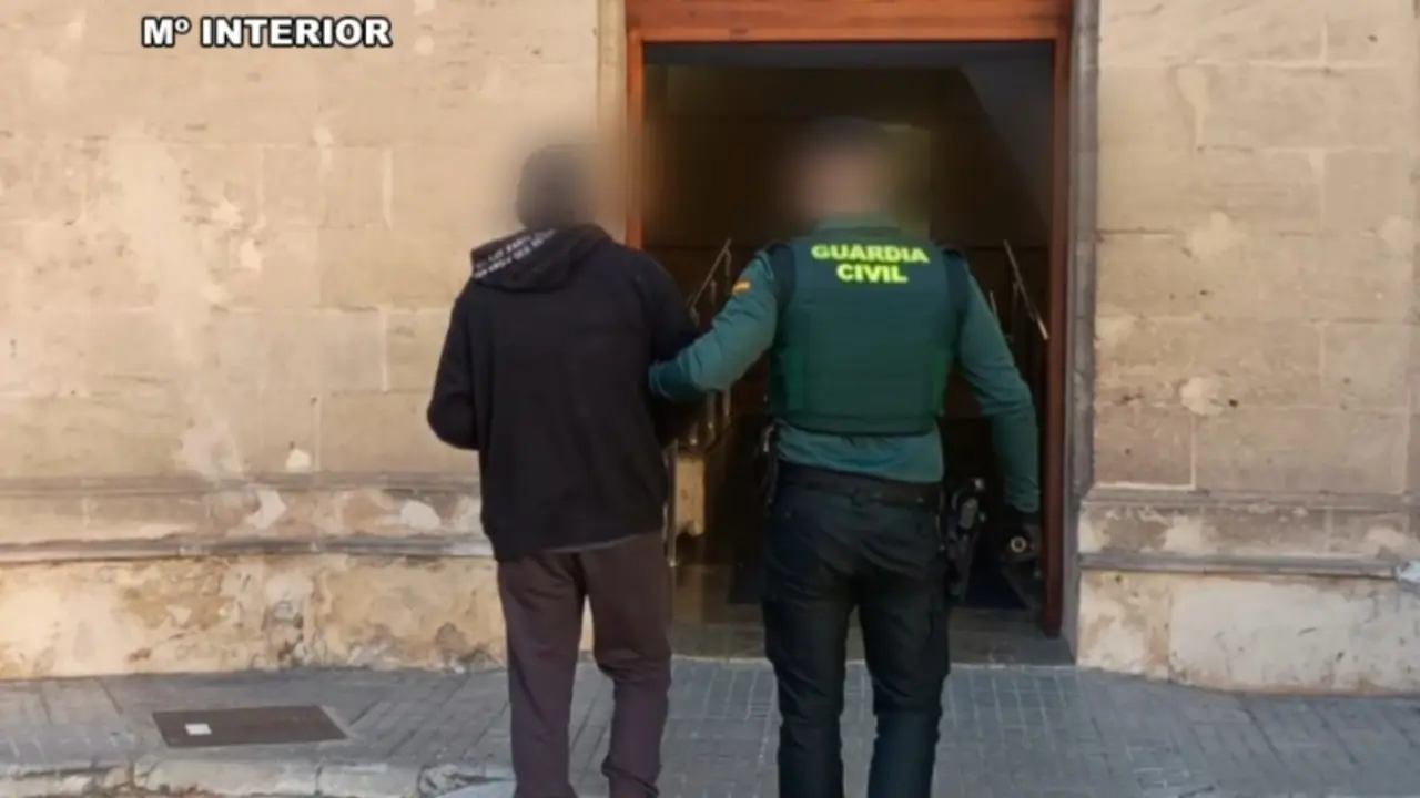 Detenido en Esporles con Guardia Civil