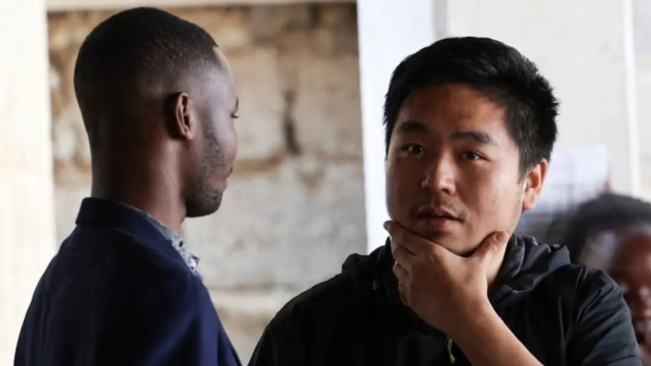 Contrabandista chino detenido con su abogado