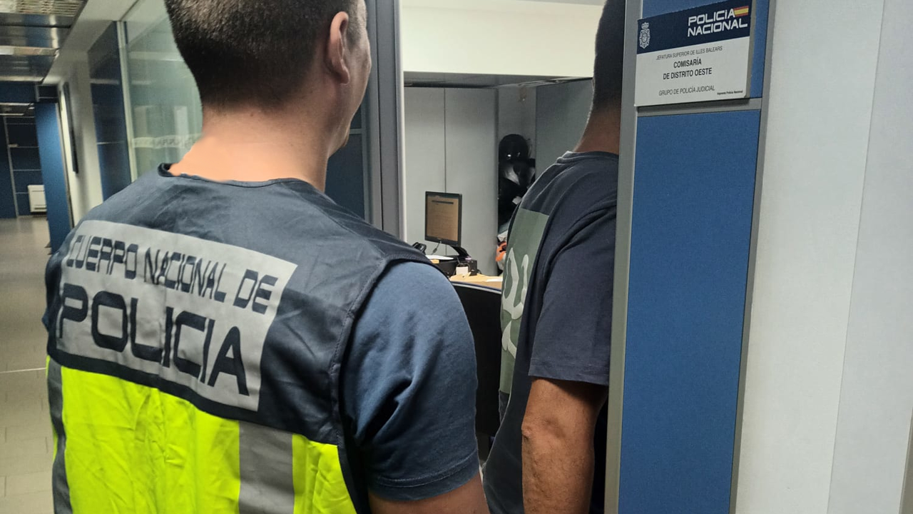 Agente de policia del Distrito Oeste