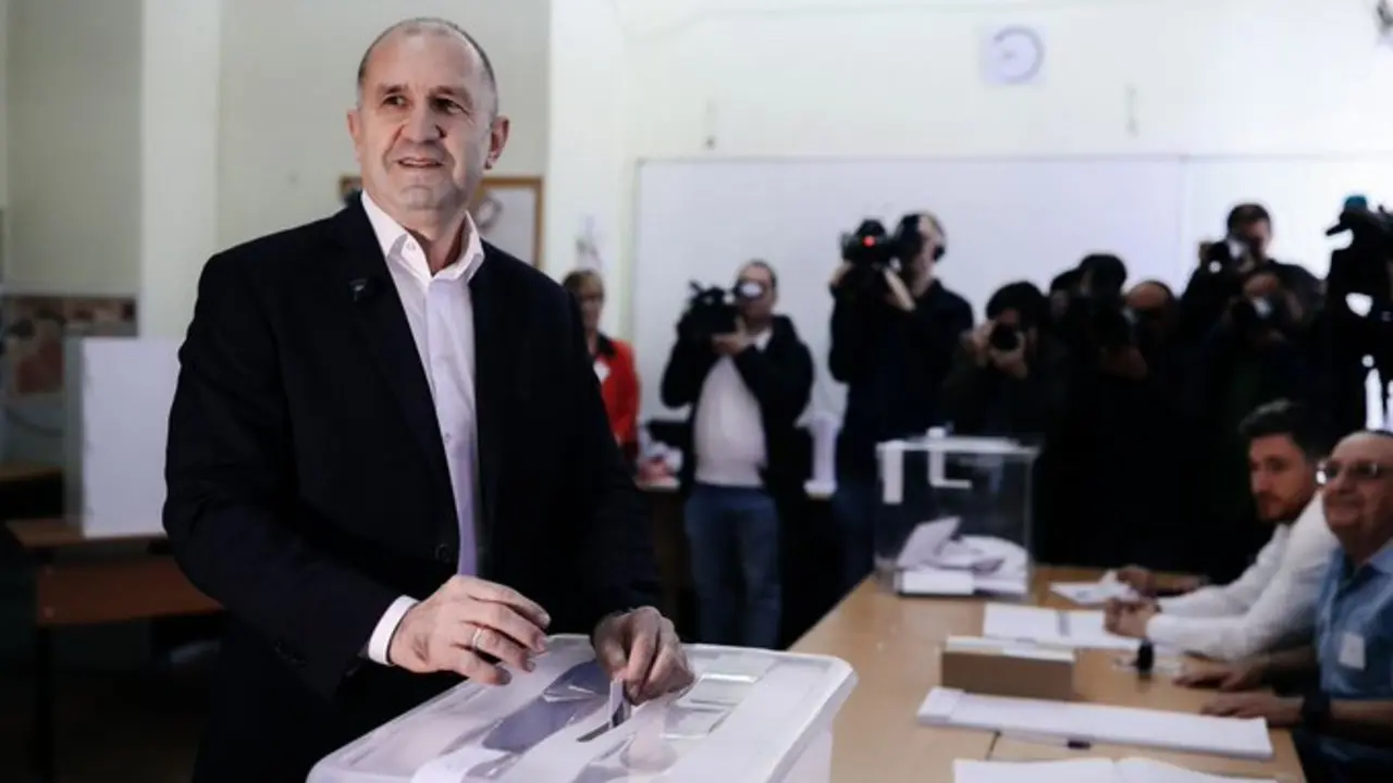 Radev votando