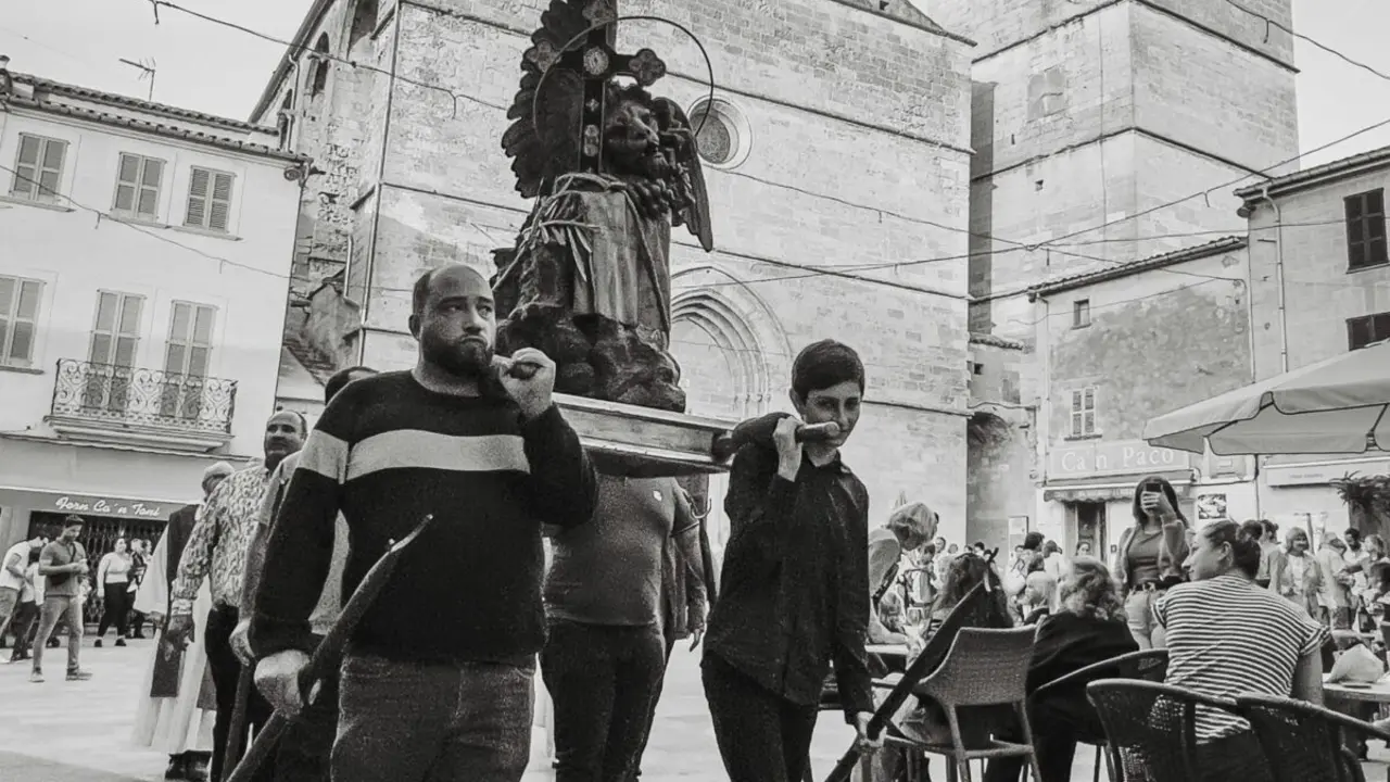 Sineuers honrando a su patr&oacute;n