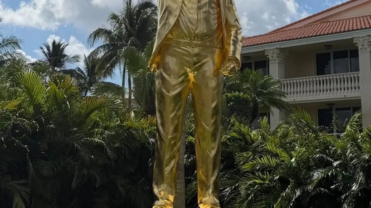 Estatua de Trump en el Doral golf