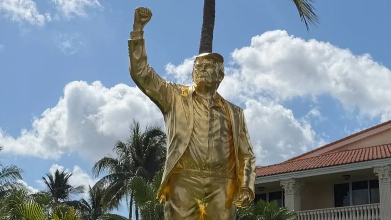 Estatua de Trump en el Doral golf