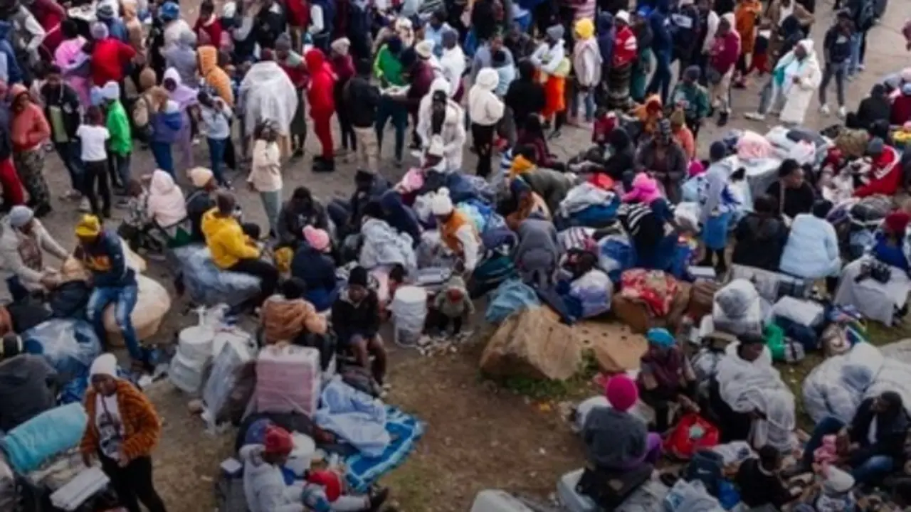 Ciudadanos de Zimbabwe escapando