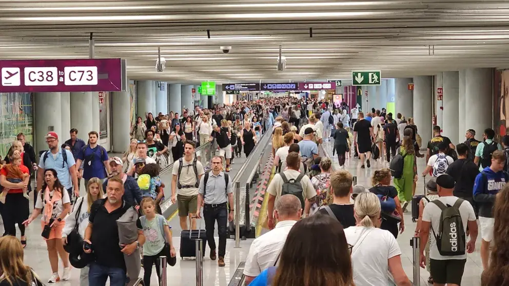 Pasajeros en el aeropuerto de Palma.
