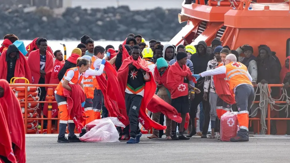 Migrantes auxiliados por Salvamento Mar&iacute;timo llegando a las costas de Baleares.