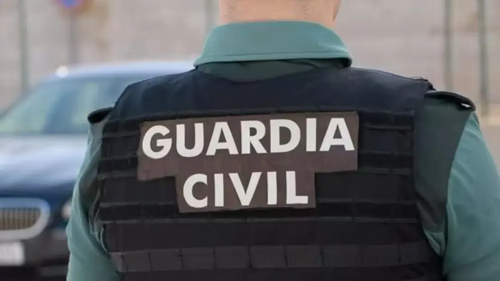 Los agentes de la Guardia Civil llevan a cabo la investigaci&oacute;n
