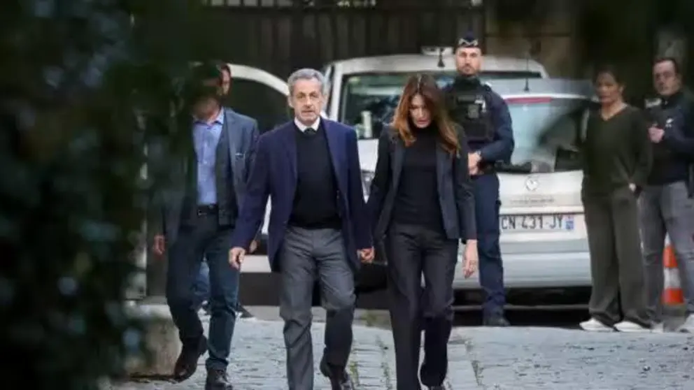 El expresidente franc&eacute;s entrando en prisi&oacute;n.