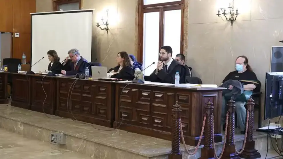 Juicio por la muerte de la beb&eacute; arrojada a un contenedor en Porto Cristo.