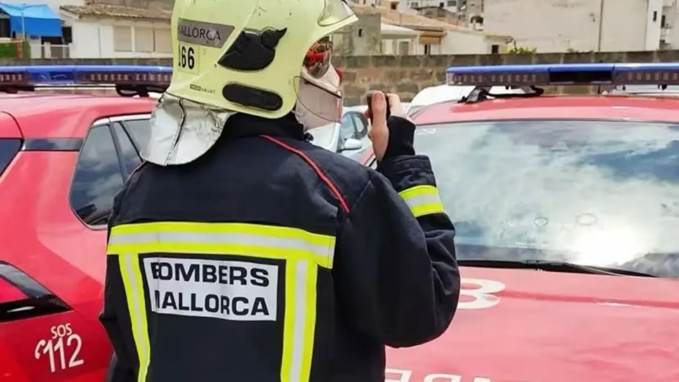 Los Bomberos de Mallorca han intervenido en un incendio en Cala Bona.