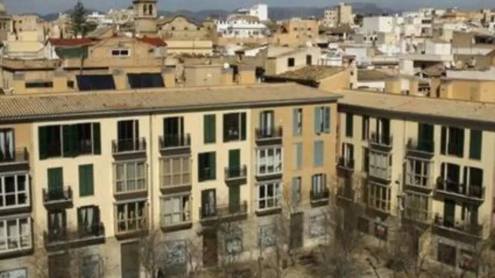 La compra de vivienda en Palma es misi&oacute;n imposible para los residentes.
