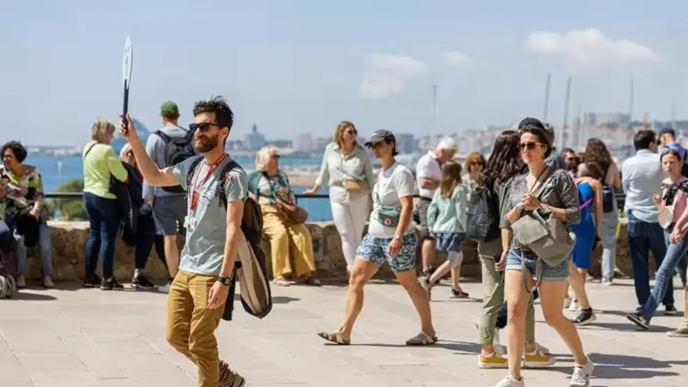 Turistas paseando por Palma.