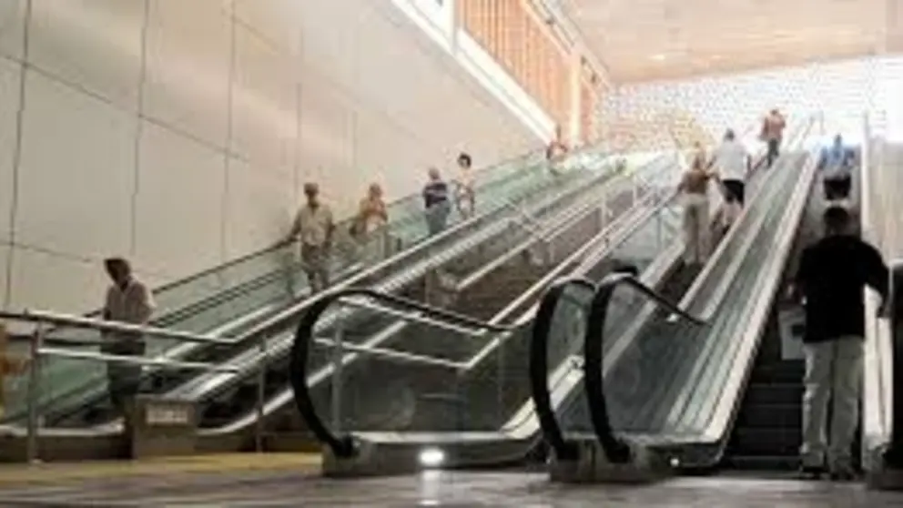 Obras en las escaleras mec&aacute;nicas