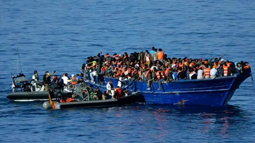 pateras llegando a costa