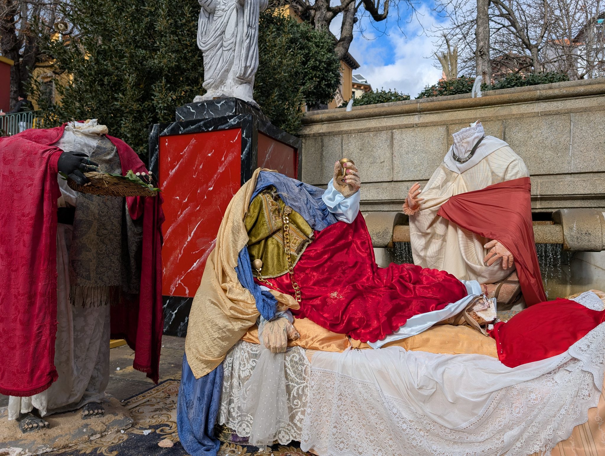 Figuras de belen decapitadas