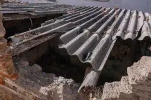 Piezas rotas de amianto