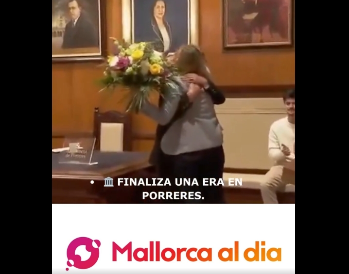 Abrazo entre Mora y Sansó