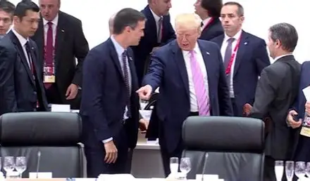 Trump enseñando el camino a Sánchez