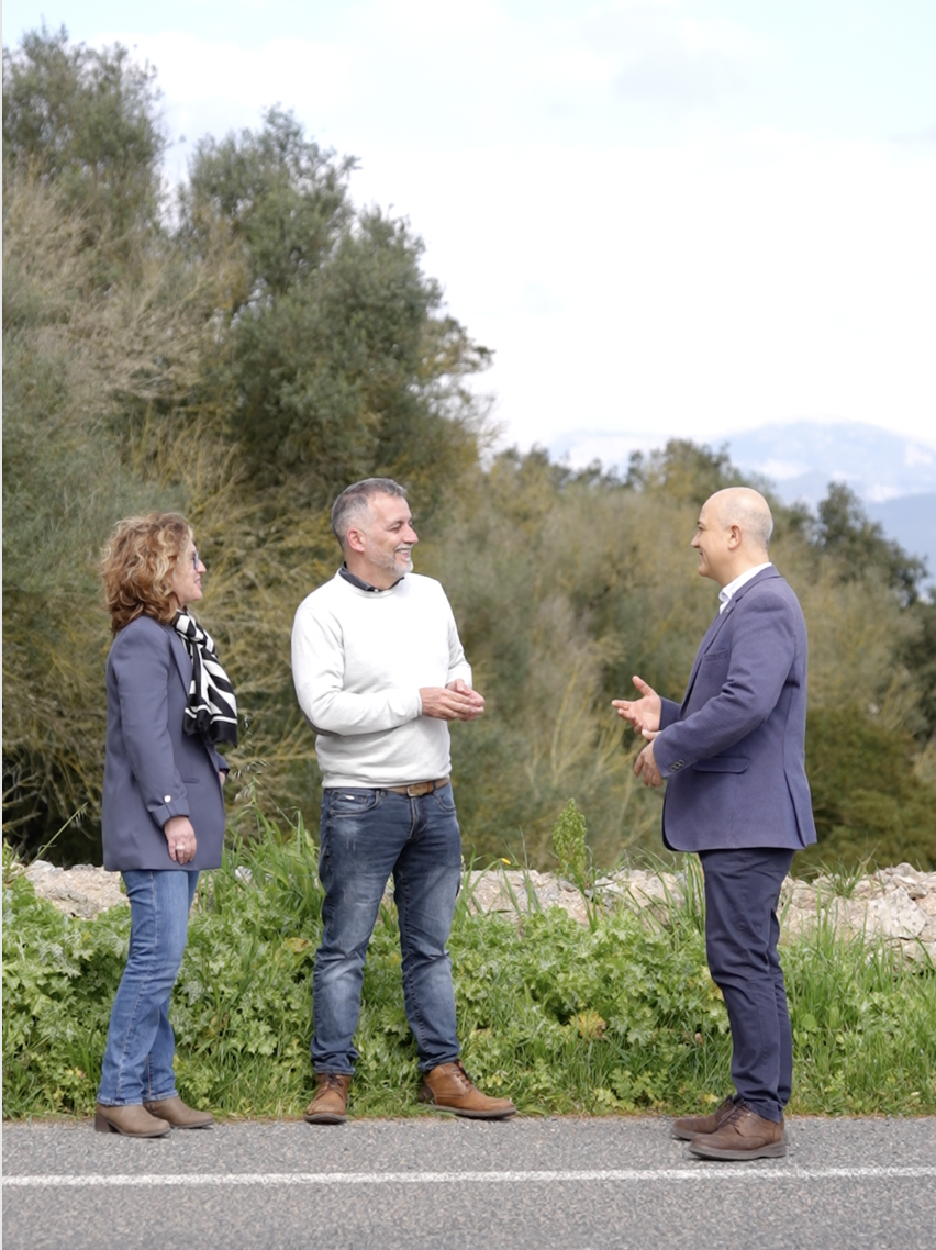 Els consellers y el alcalde en uno de los ramales de la futura ronda
